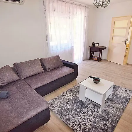 Apt Navy 4+1 Just 400m From Valkane Beach *