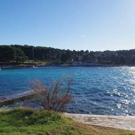 Apartment Apt Navy 4+1 Just 400m From Valkane Beach Pula