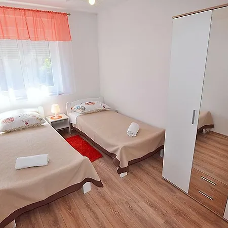 Apt Navy 4+1 Just 400m From Valkane Beach Apartment Pula